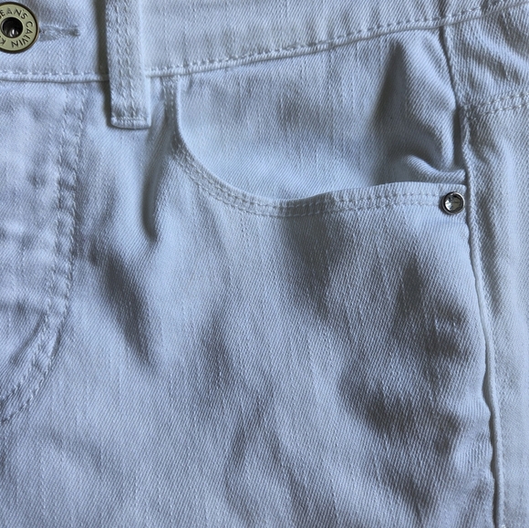 Calvin Klein Women's White Shape Jeans - Picture 11 of 12